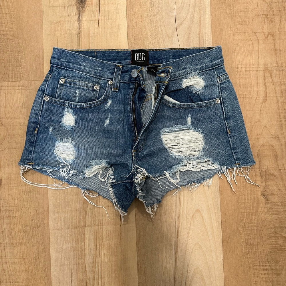 BDG denim shorts 25